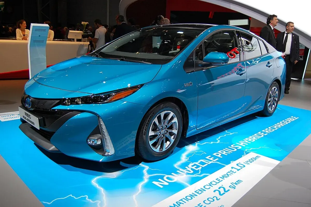Pasar Mobil Hybrid Bekas Melonjak, Siapa yang Paling Diuntungkan?