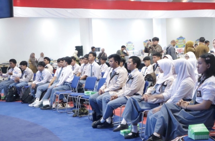 Strategi Sekolah Ajarkan Siswa Deteksi Hoaks dan Cegah Cyberbullying