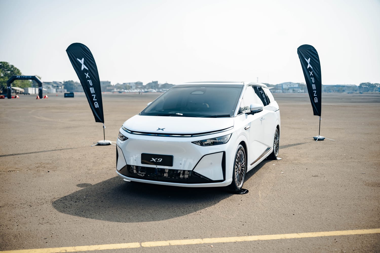 XPENG X9 vs Alphard HEV: Head-to-Head MPV Premium Listrik dan Hybrid