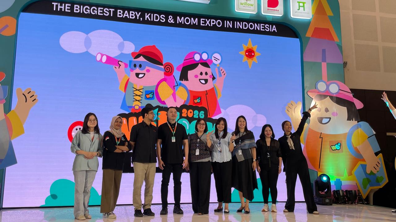 282 Brand Ibu dan Anak Berkumpul di Pameran Terbesar September