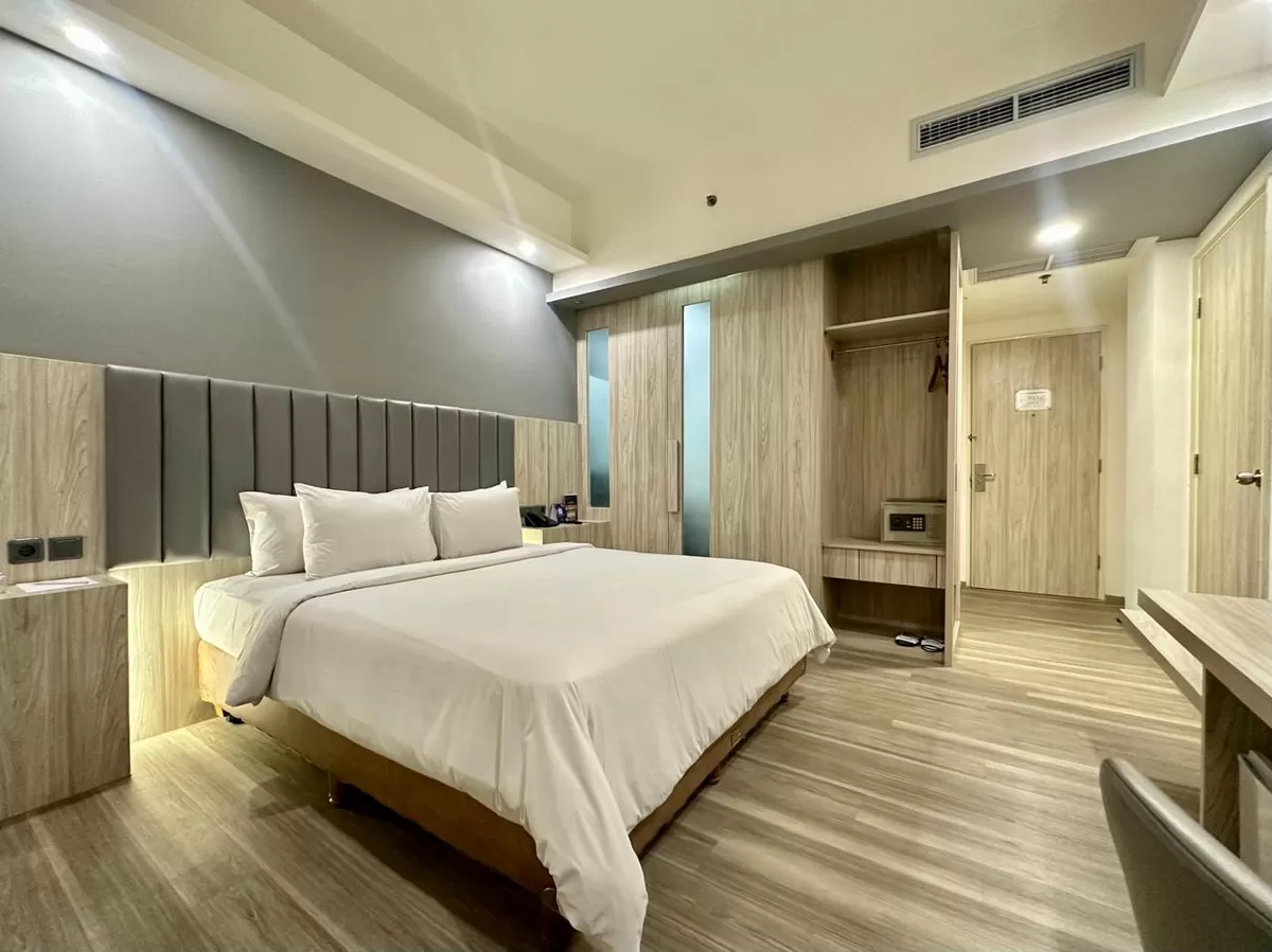 Staycation Jakarta Mulai Rp450 Ribu: Flash Sale vs Anniversary Escape
