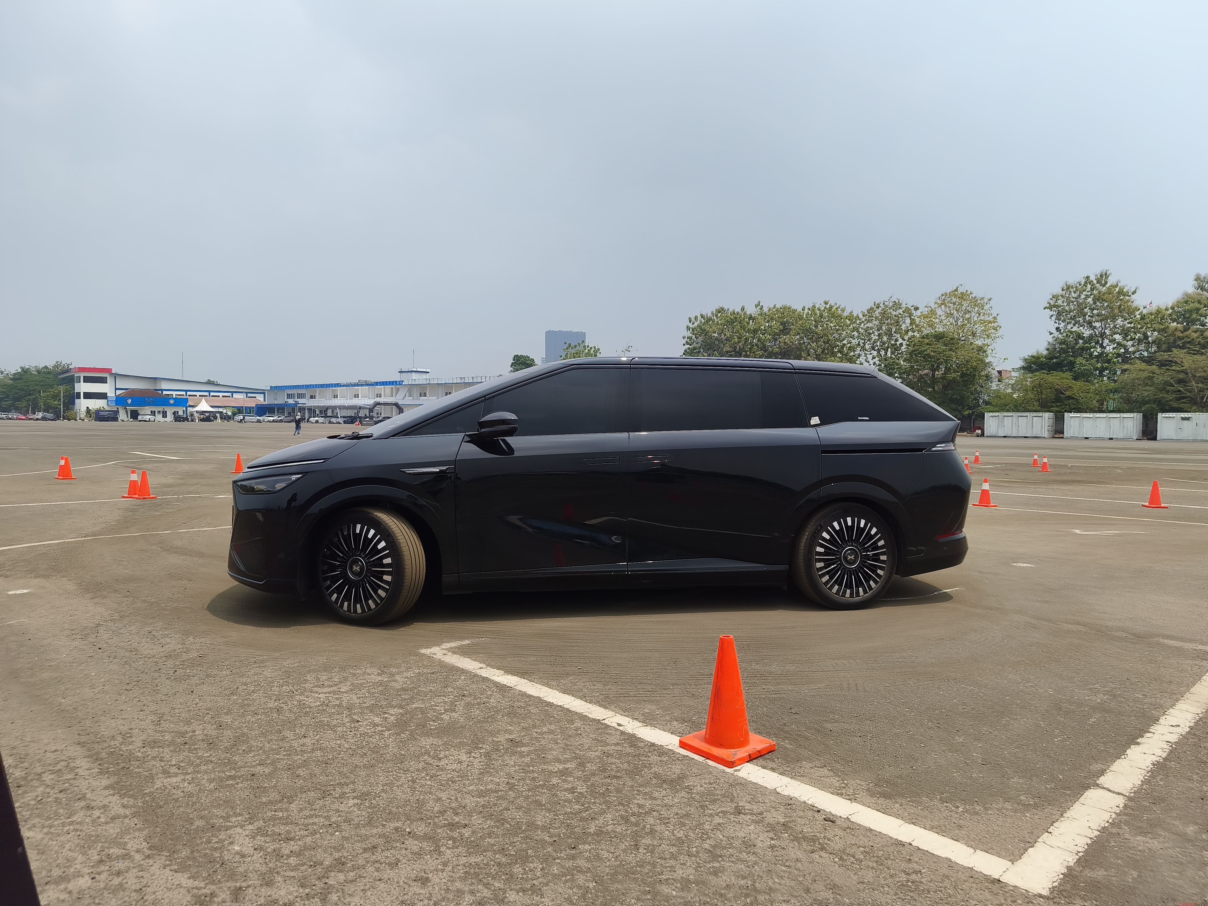 MPV Listrik Jumbo XPENG X9: Lincah Seperti Sedan
