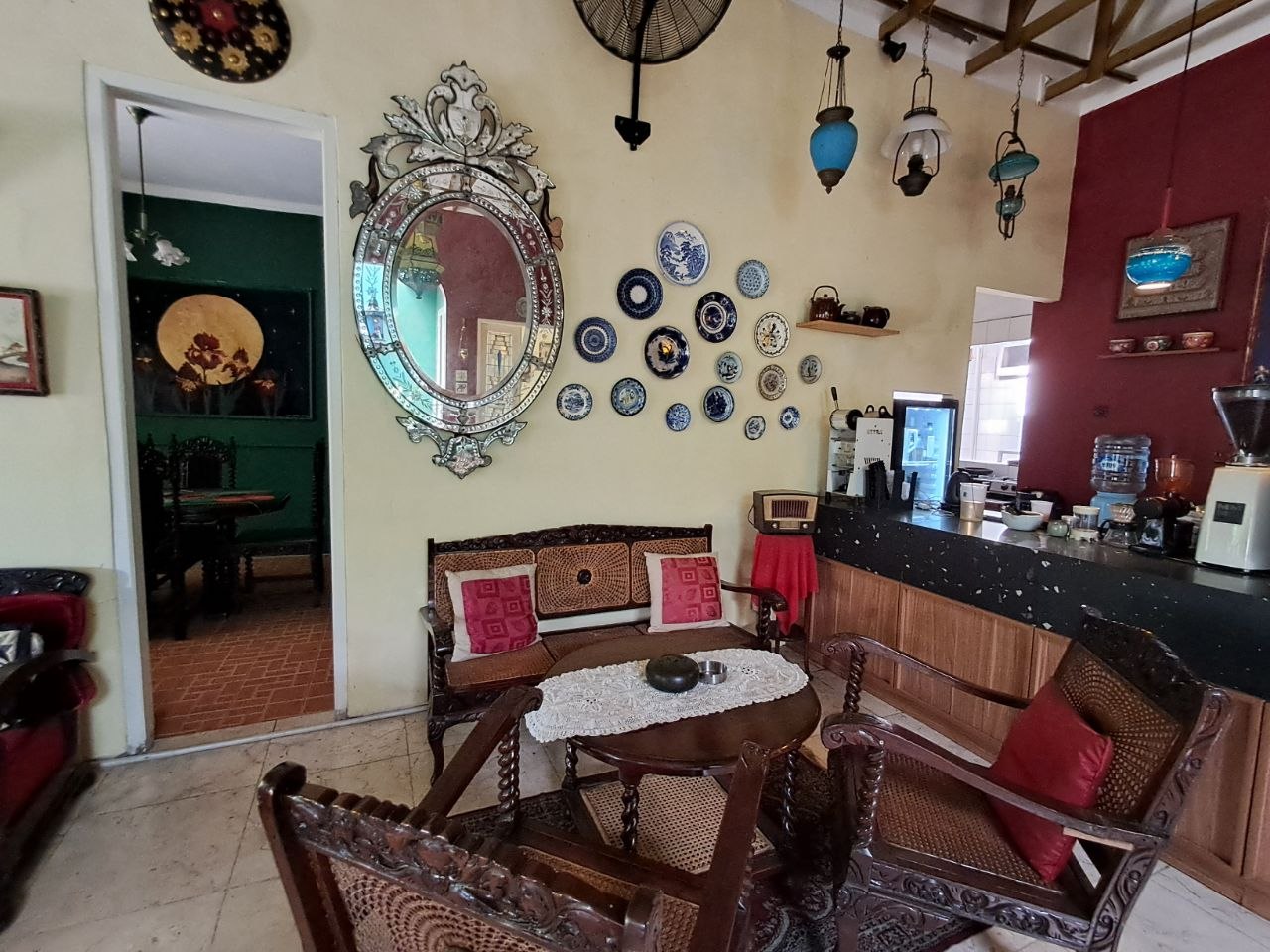 Kafe Vintage Tersembunyi: Panduan Ruang Aesthetic untuk Nongkrong dan Bekerja