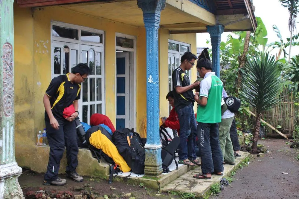 Jalan Pagi Tanpa Gawai: Detoks Stres di Tengah Kota
