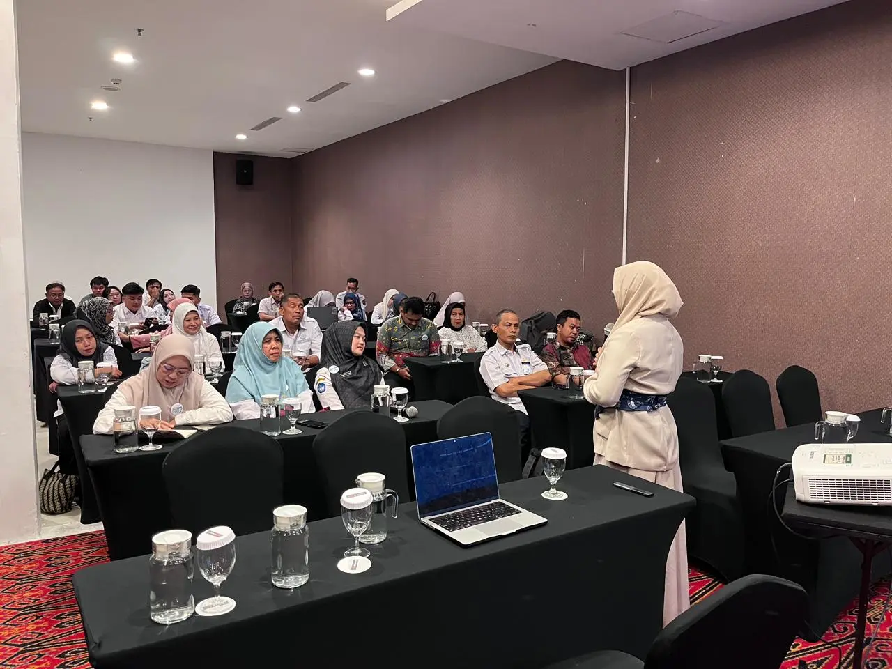 Dari UMKM hingga Pesantren: Literasi AI Masif Telkom AI Center