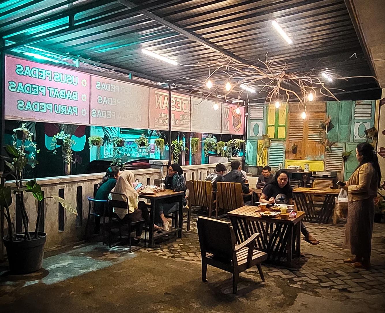 Warung Pedesan Mak Lia, Bintang Kuliner Malam Kota Batu