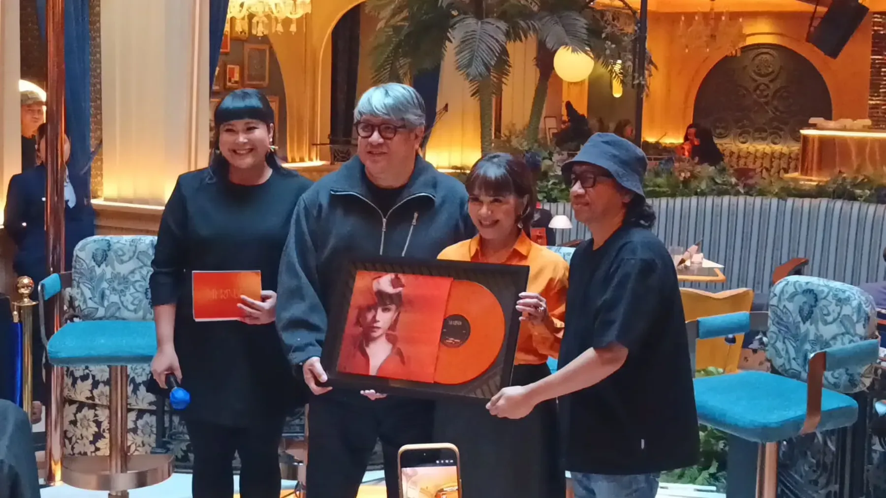 Legenda Musik Kembali dengan Mini Album Merindu di Usia 60