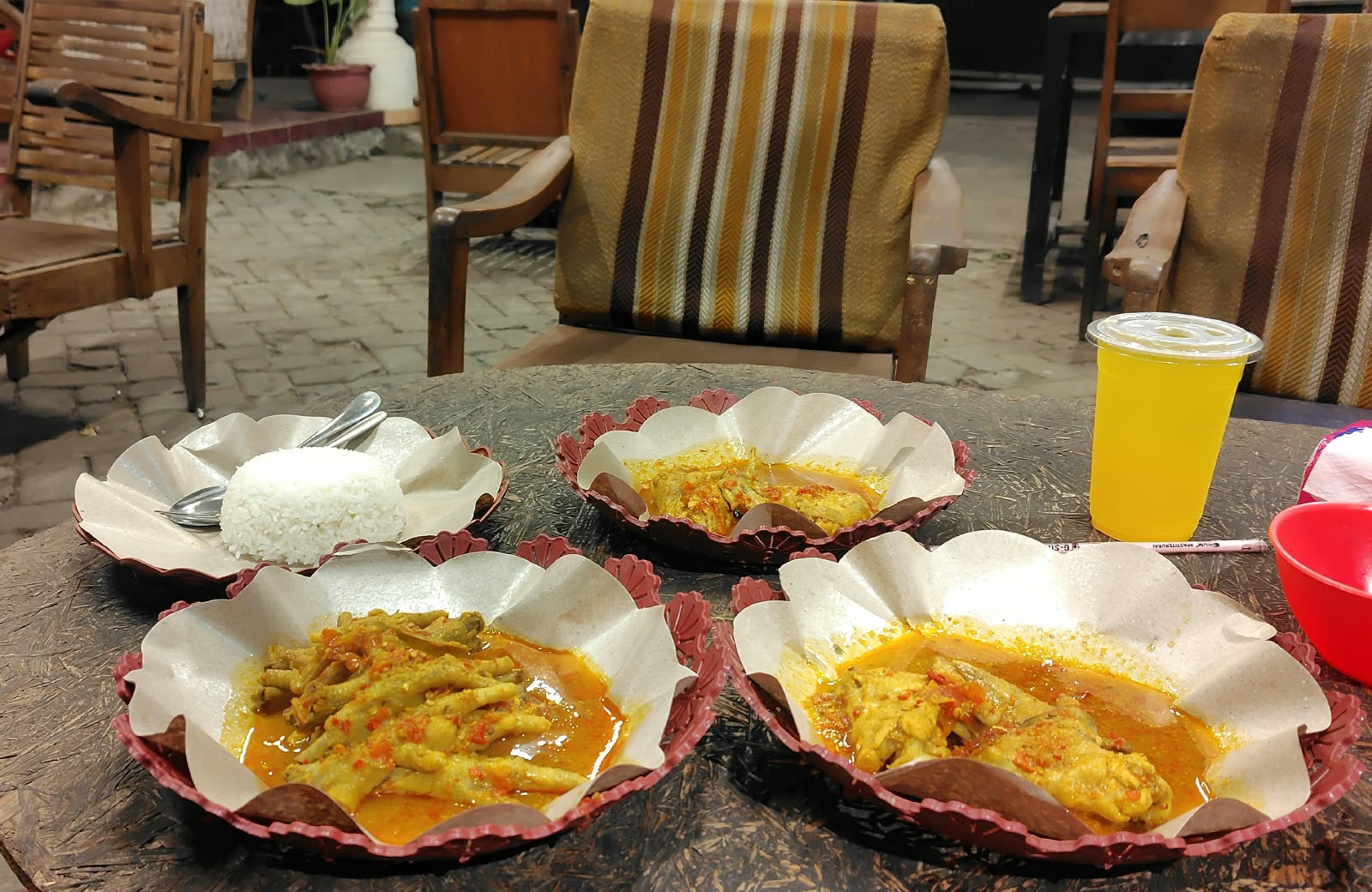 Warung Pedesan Mak Lia, Bintang Kuliner Malam Kota Batu