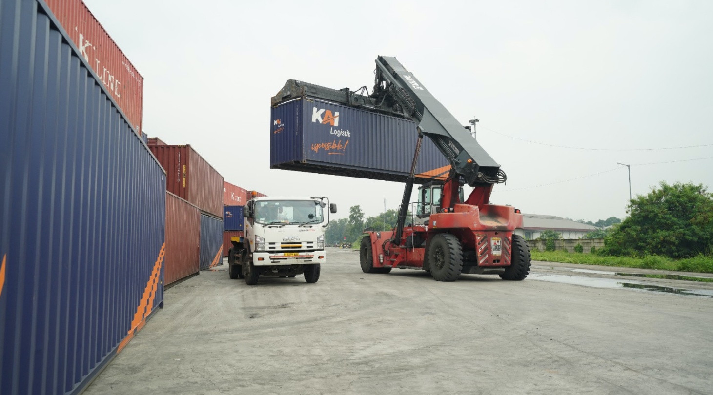 Kereta Api sebagai Tulang Punggung Transportasi Mid-Mile