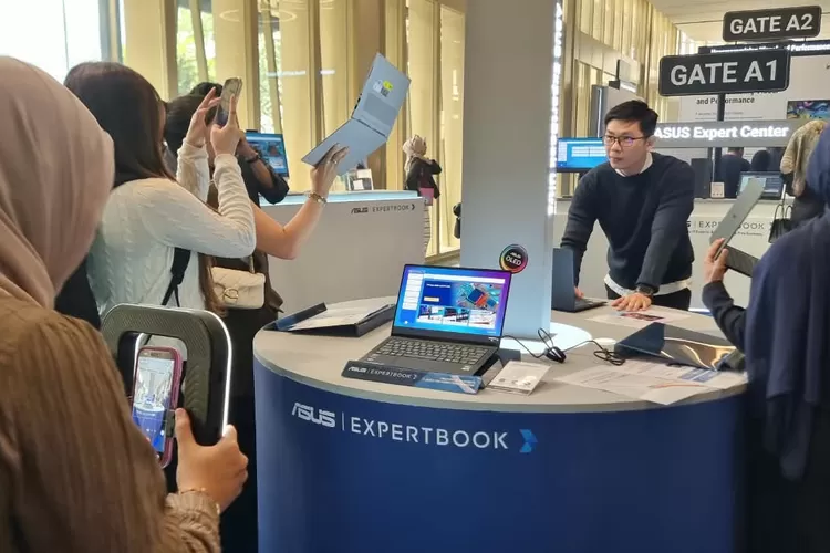 ASUS ExpertBook Ultra: Laptop Bisnis Ultrar­ingan Serius untuk Profesional Mobile