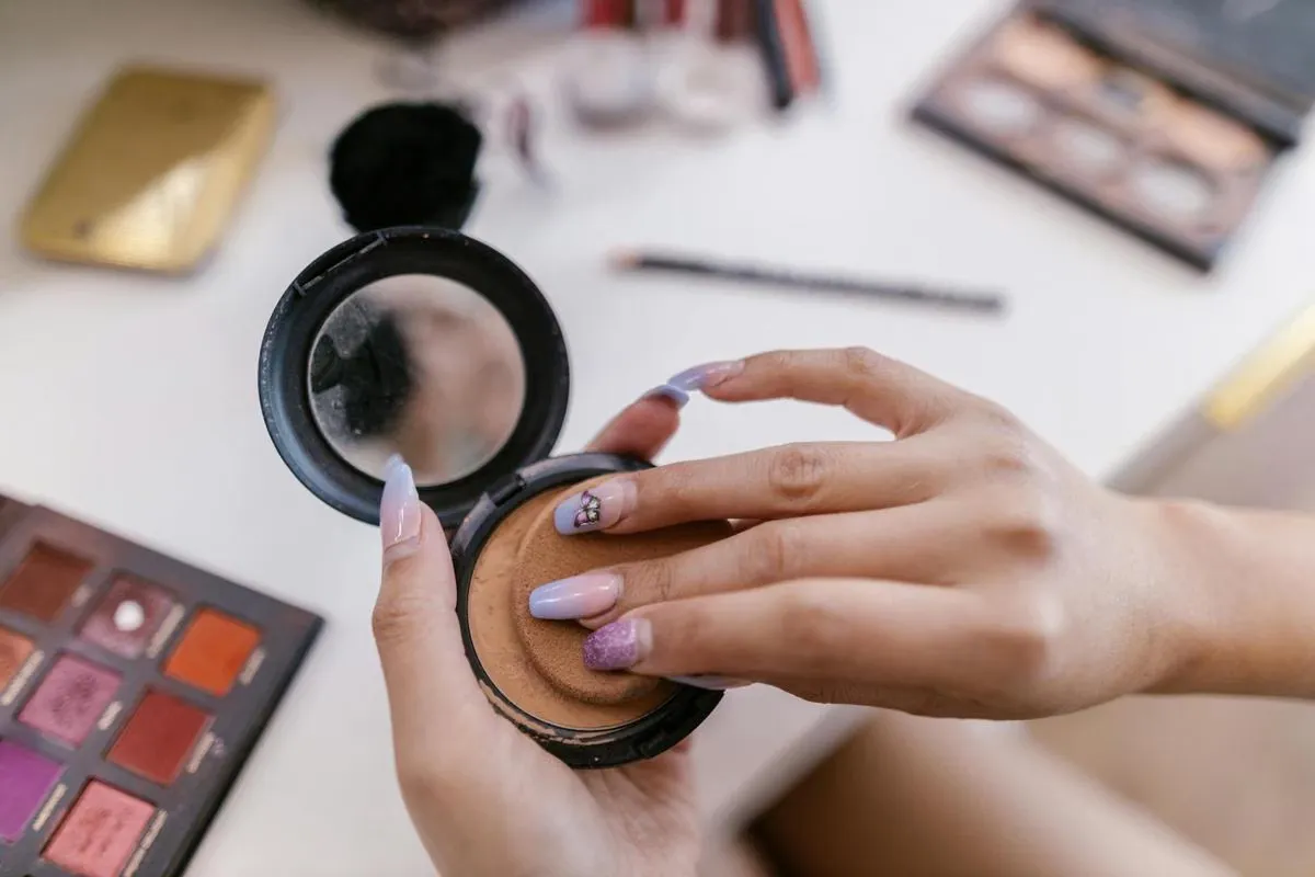 5 Kesalahan Makeup yang Bikin Pori-Pori Terlihat Lebih Lebar dan Cara Mengatasinya