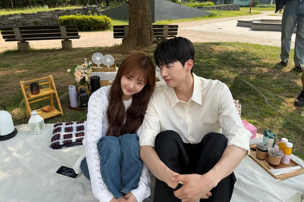 Mengapa My Bias My Boss Jadi Romcom Kantor yang Paling Ditunggu