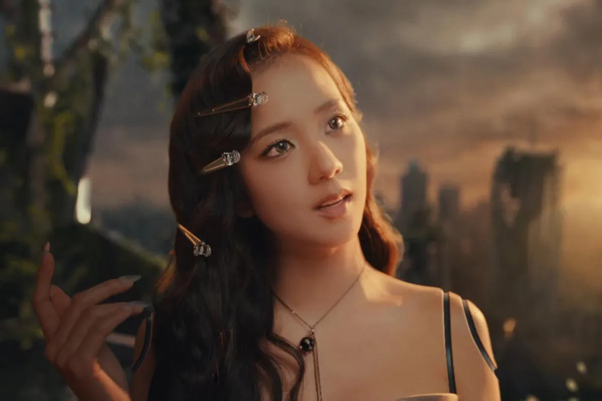 Jisoo Buka Era Solo dengan ‘CLICK’: Distopia, Cyberpunk, dan Koneksi Instingtif