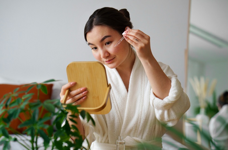 Retinol vs PDRN: Bahan Anti-Aging Mana yang Lebih Tepat?