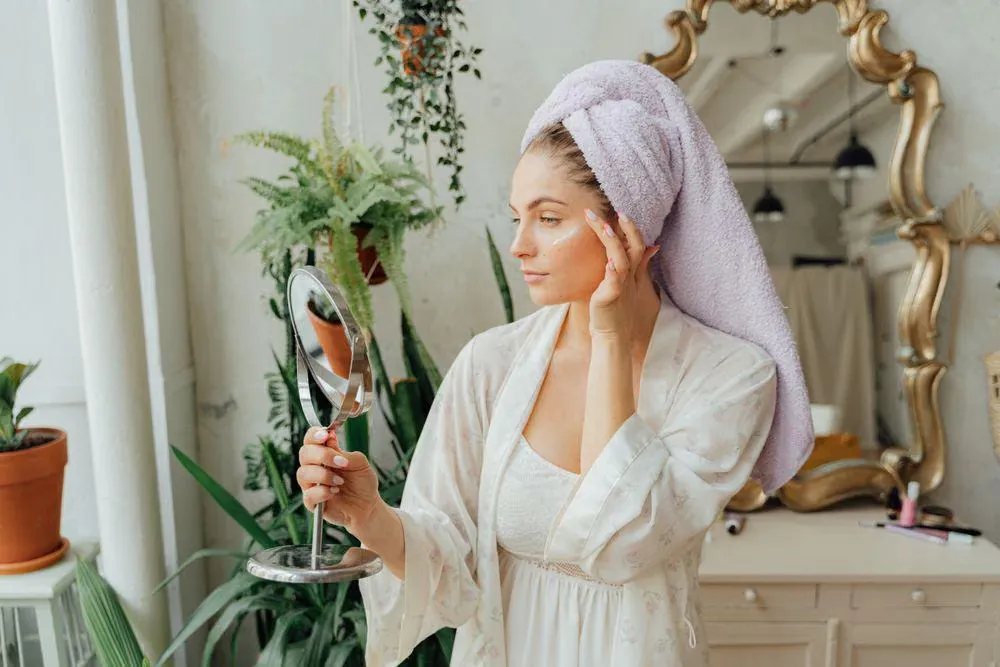 Kapan Benar-Benar Waktu Tepat Mulai Skincare Anti-Aging?