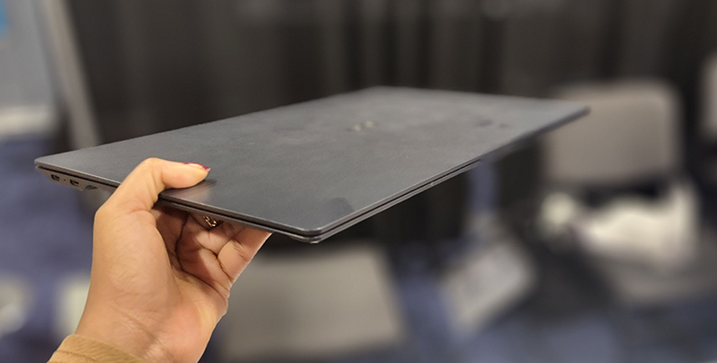 Laptop Tipis dan Ringan untuk Mobilitas Tinggi