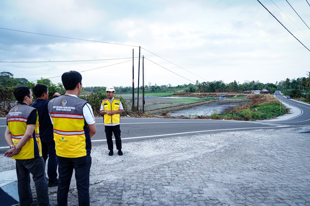 Jalan Pinrang-Enrekang Capai Fase Kritis Pengaspalan