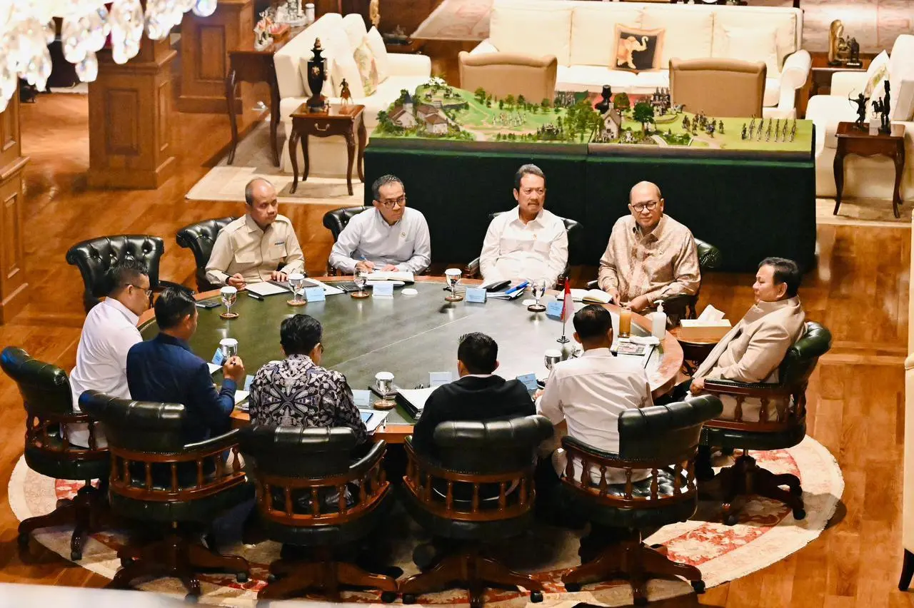 Presiden Prabowo Dorong Kesejahteraan 100 Kampung Nelayan dengan Kapal Bantuan