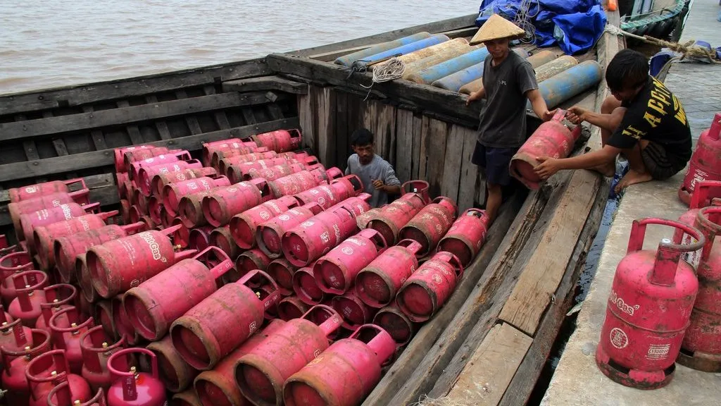 Sungai Kapuas dan Mahakam Mengering: Logistik Batu Bara dan Pangan di Ujung Tanduk