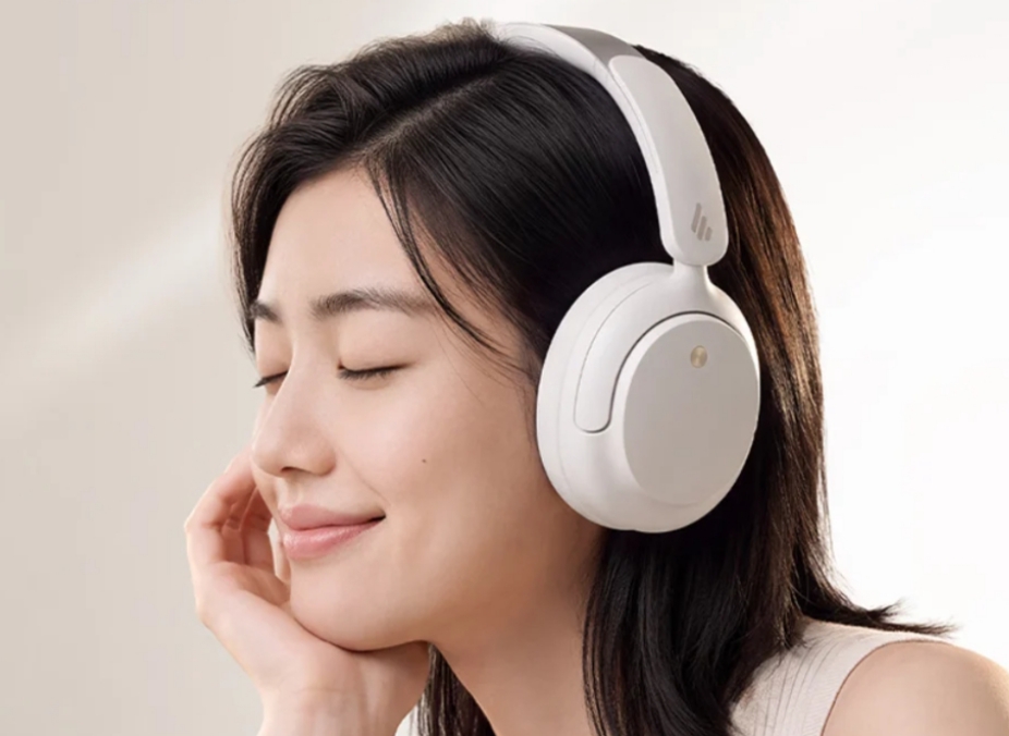 Earbuds Peredam Bising Murah: JLab vs Edifier di Panggung IFA