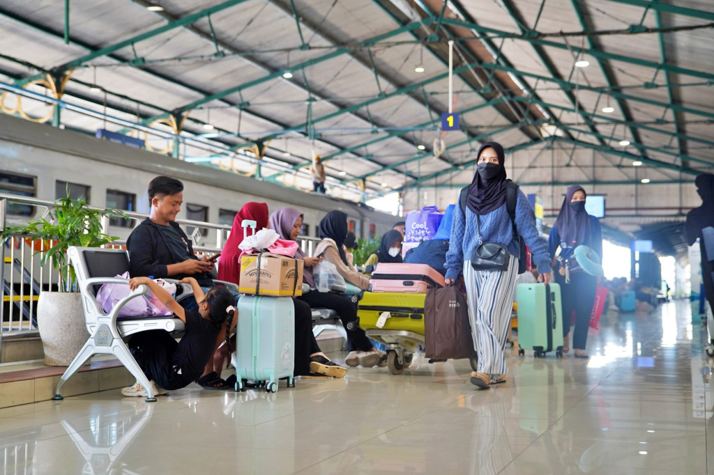 Penumpang Kereta Api Melonjak di Berbagai Daerah