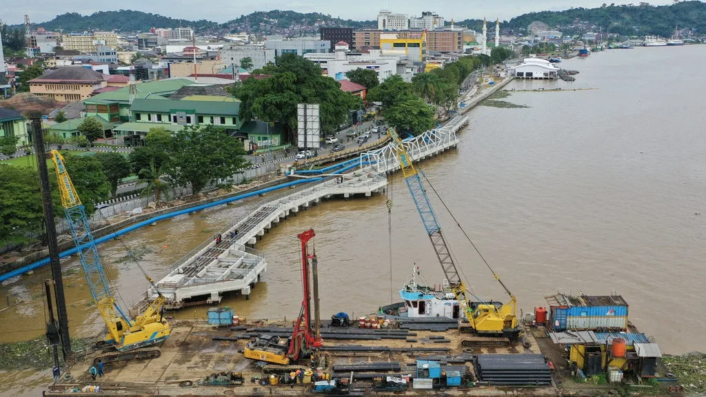 Sungai Kapuas dan Mahakam Mengering: Logistik Batu Bara dan Pangan di Ujung Tanduk