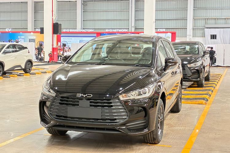 Penjualan Mobil Listrik Melonjak 88,6 Persen: Peluang dan Risiko bagi Konsumen