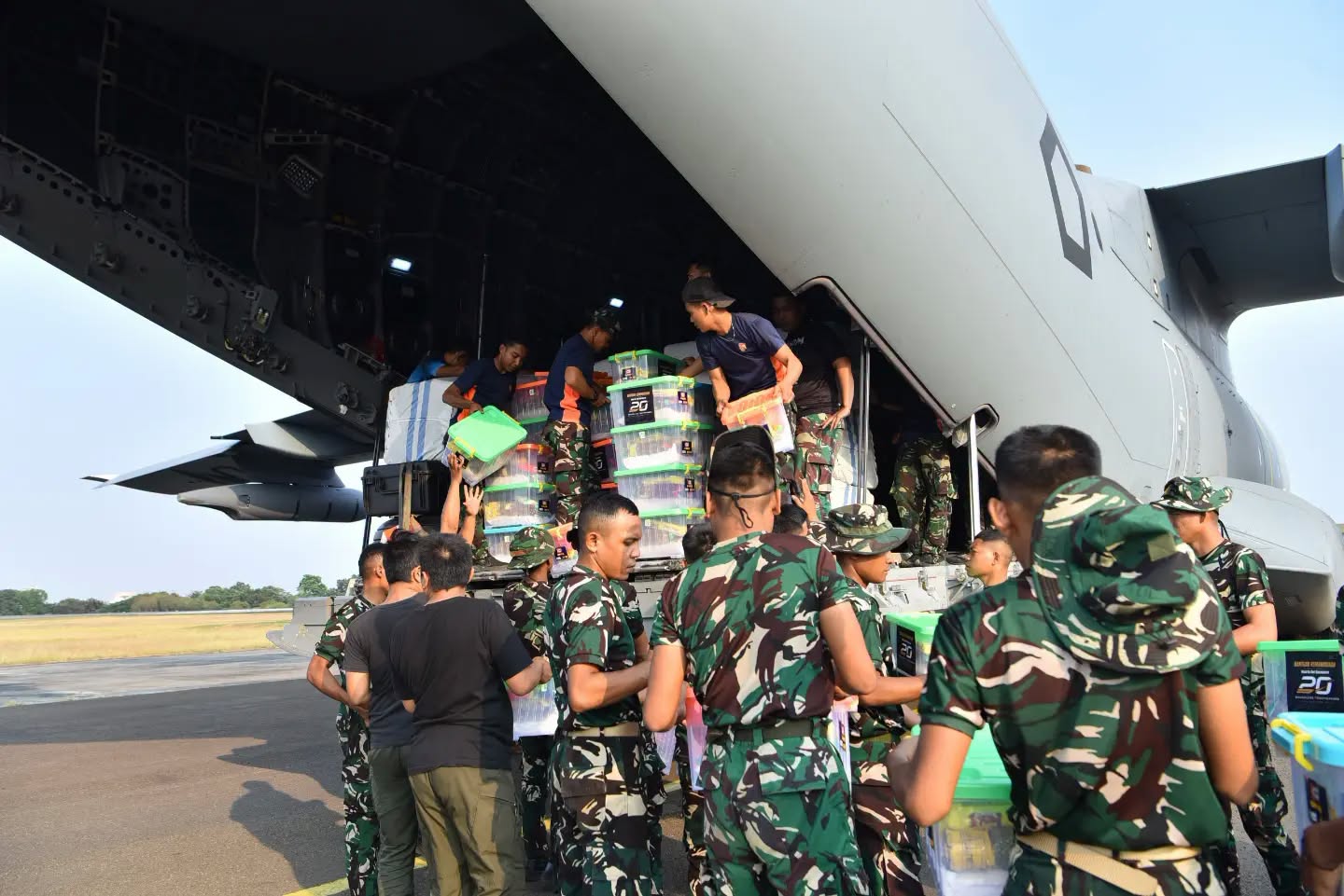 Bagaimana BUMN dan TNI Menggalang Bantuan Masif untuk Korban Gempa NTT