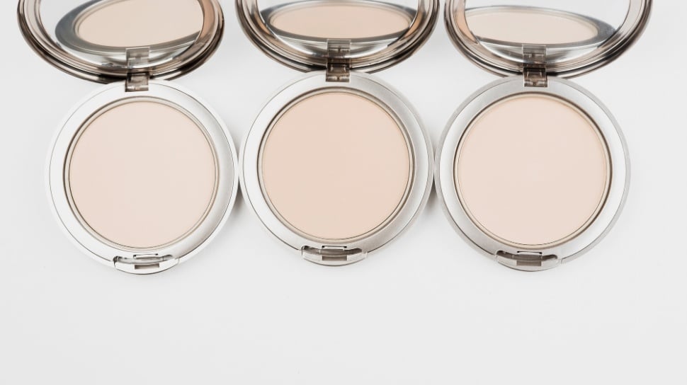 Bedak Two Way Cake Matte vs Velvet untuk Kulit Berminyak