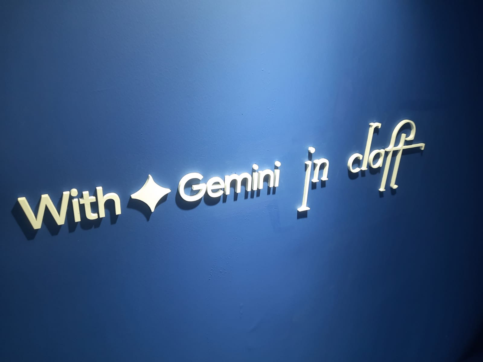 Gemini AI sebagai Asisten Desainer: Dari Sketsa ke Koleksi