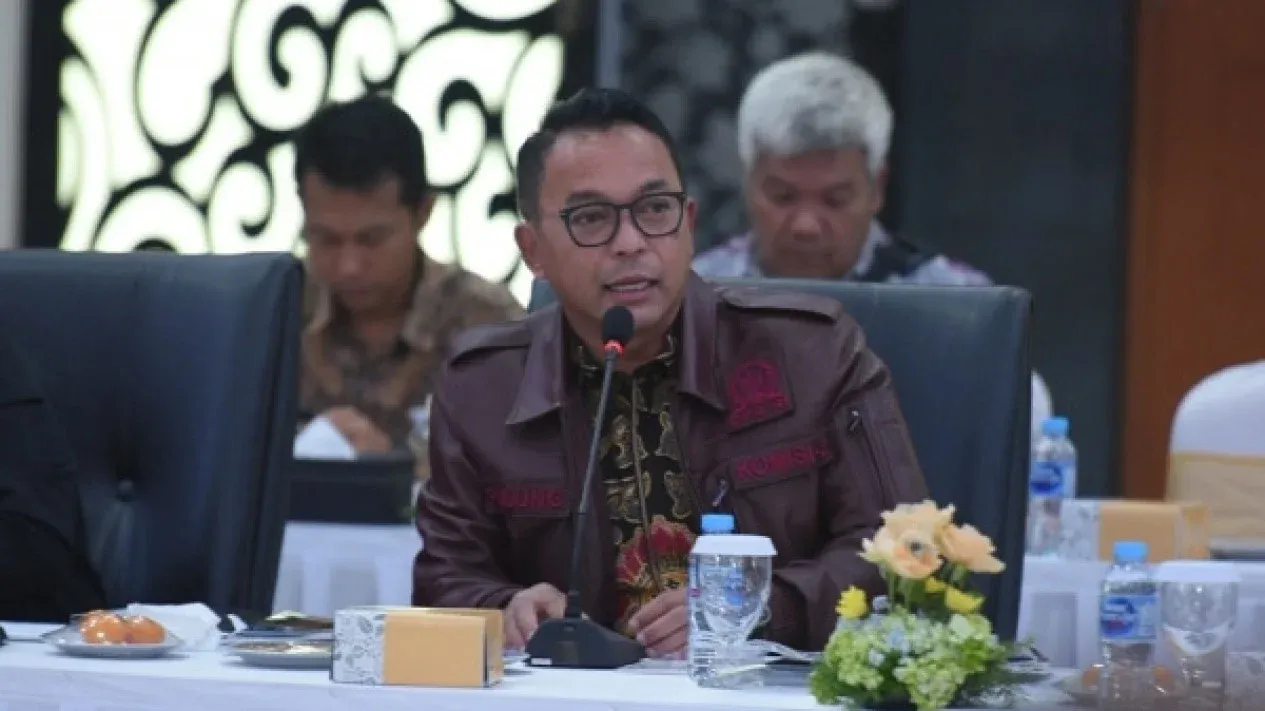 Lebih dari 1 Juta Sarjana Menganggur: Paradoks Pasar Kerja