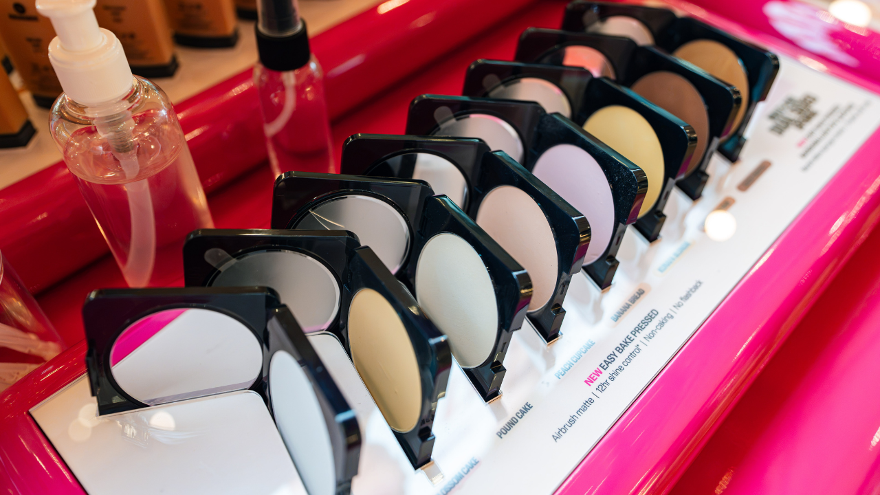 Kolaborasi Cardi B x Huda Beauty: Ultra Snatched Easy Bake Mengguncang Pasar