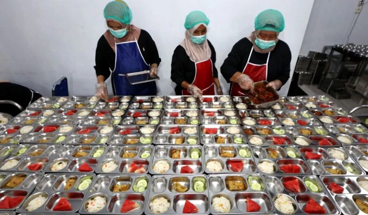 Keracunan Massal Program Makan Bergizi: Alarm untuk Keamanan Pangan di Sekolah