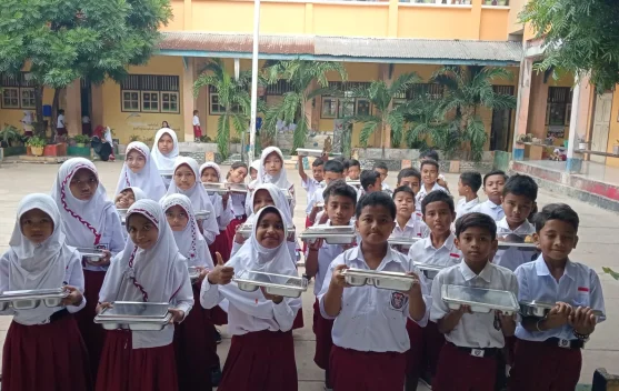 Program Makan Bergizi Gratis di Daerah 3T: Dapur Sudah Berdiri, Layanan Masih Tertahan