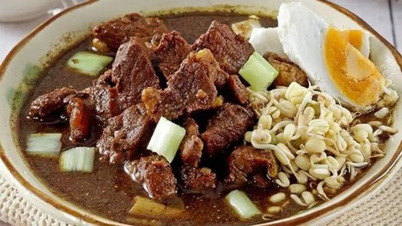 Rahasia Rawon dan Ayam Goreng Legendaris di Era Modern