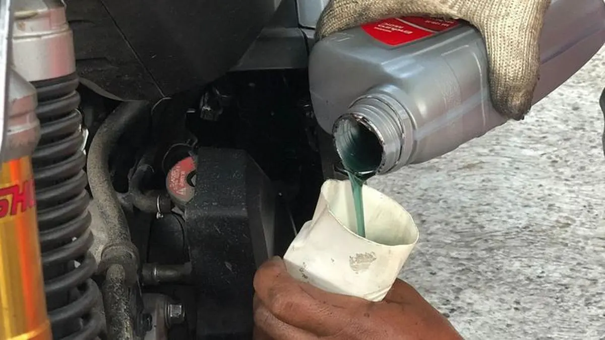 Panduan Lengkap Memilih Oli Mesin Sesuai Spesifikasi