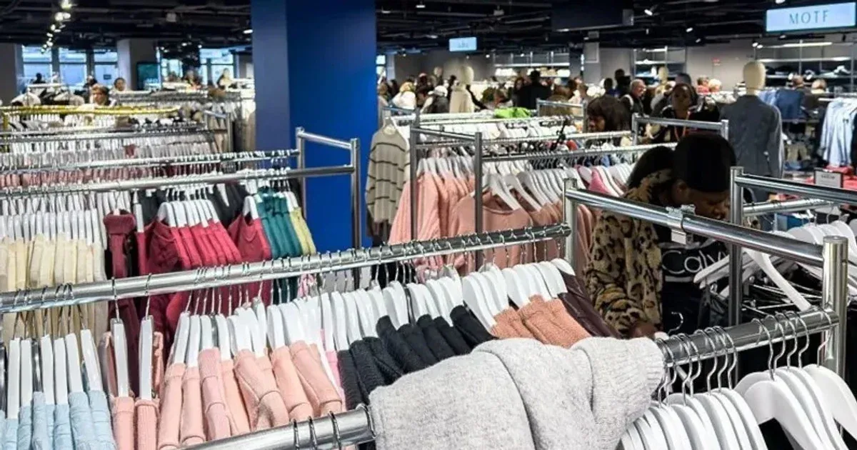 Emisi Fashion Melonjak: Saat Regulasi Menghukum Baju Murah Sekali Pakai