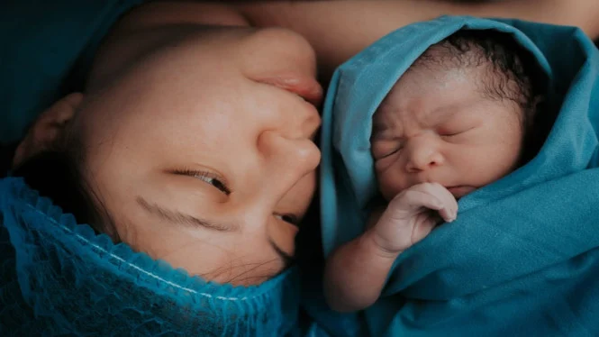 Bayi Lahir Caesar Lebih Rentan Sakit? Ini Fakta Imunitasnya