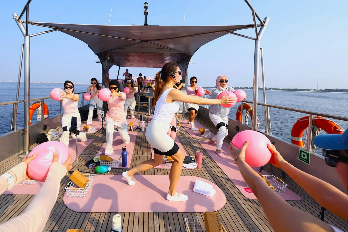 Yoga di Pasir Putih dan Pilates di Yacht: September Flow PIK yang Wajib Dicoba