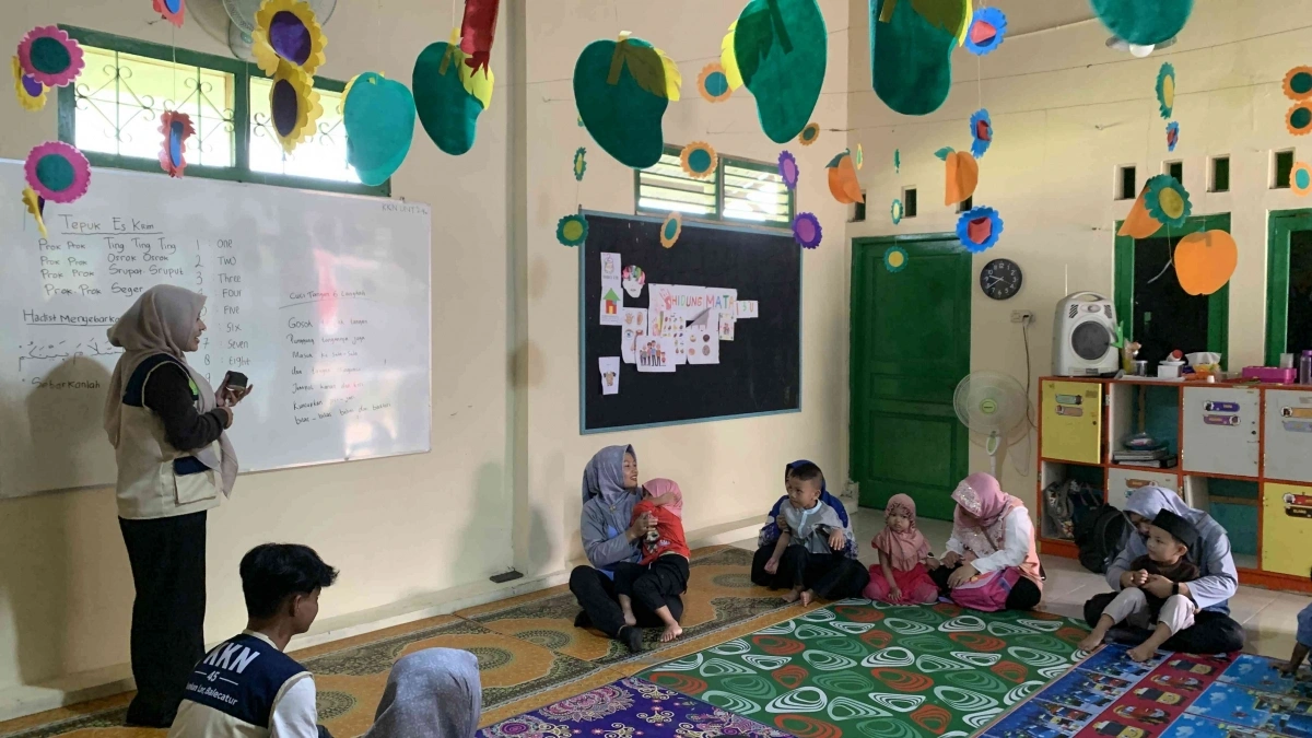 Mahasiswa KKN Buka Program Bahasa Inggris Gratis di PAUD