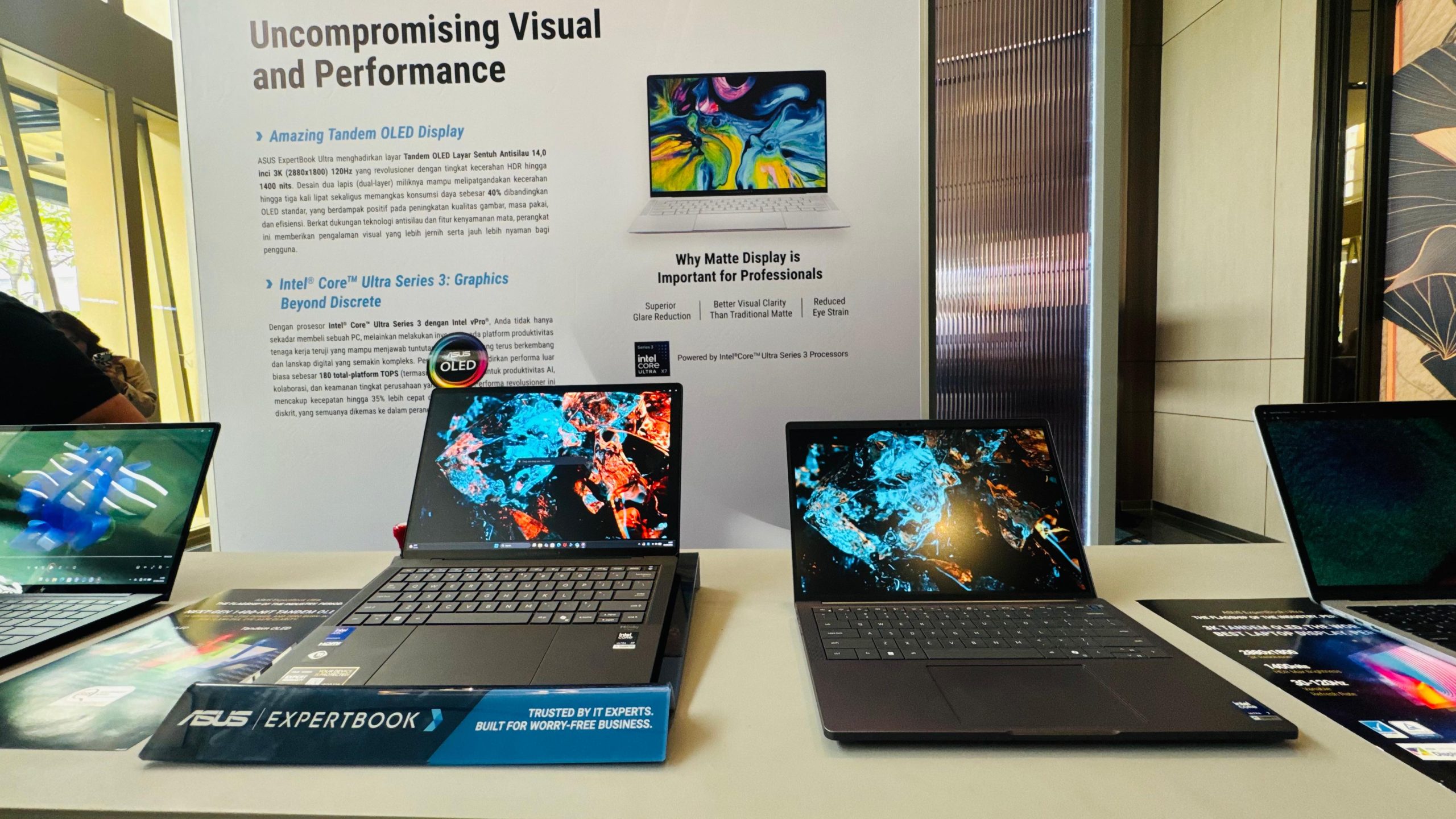 ASUS ExpertBook Ultra vs Laptop Bisnis Flagship Lain: Siapa Raja Mobilitas?