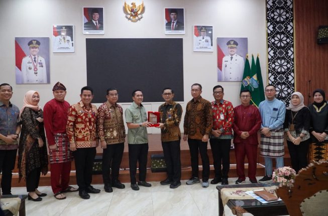 Program Bedah Rumah Palembang: Target 3.067 RTLH dan Lomba dengan Waktu