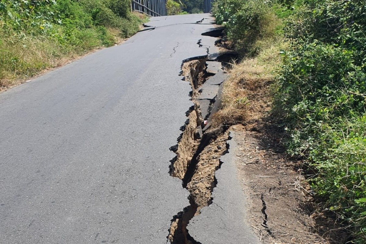 Pemulihan Infrastruktur Pascagempa: Jalan Pulih, Gedung Tertinggal