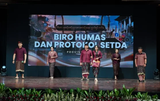 Kain Tenun Endek Bali Siap Taklukkan Panggung Fashion Internasional