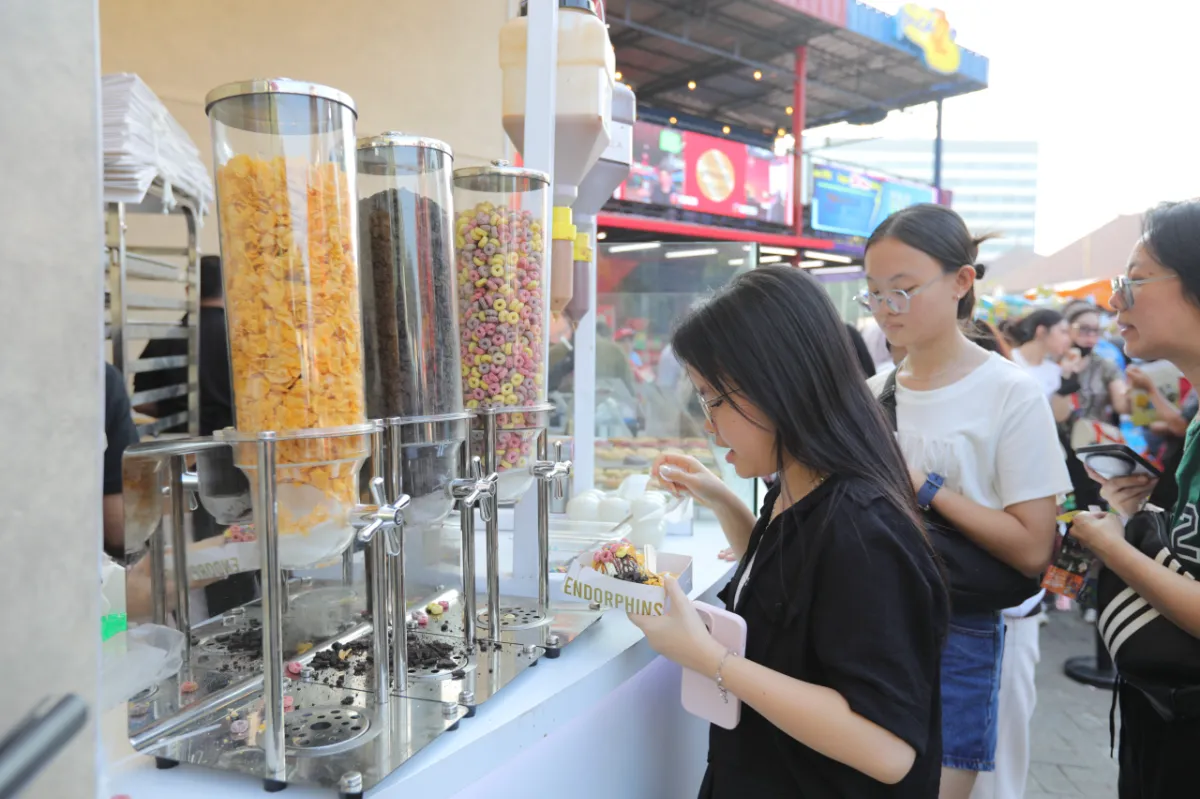 Panduan Lengkap Jajanan Jakarta Fair: Donat Viral, Es Krim Berhadiah, dan Jajanan Nostalgia
