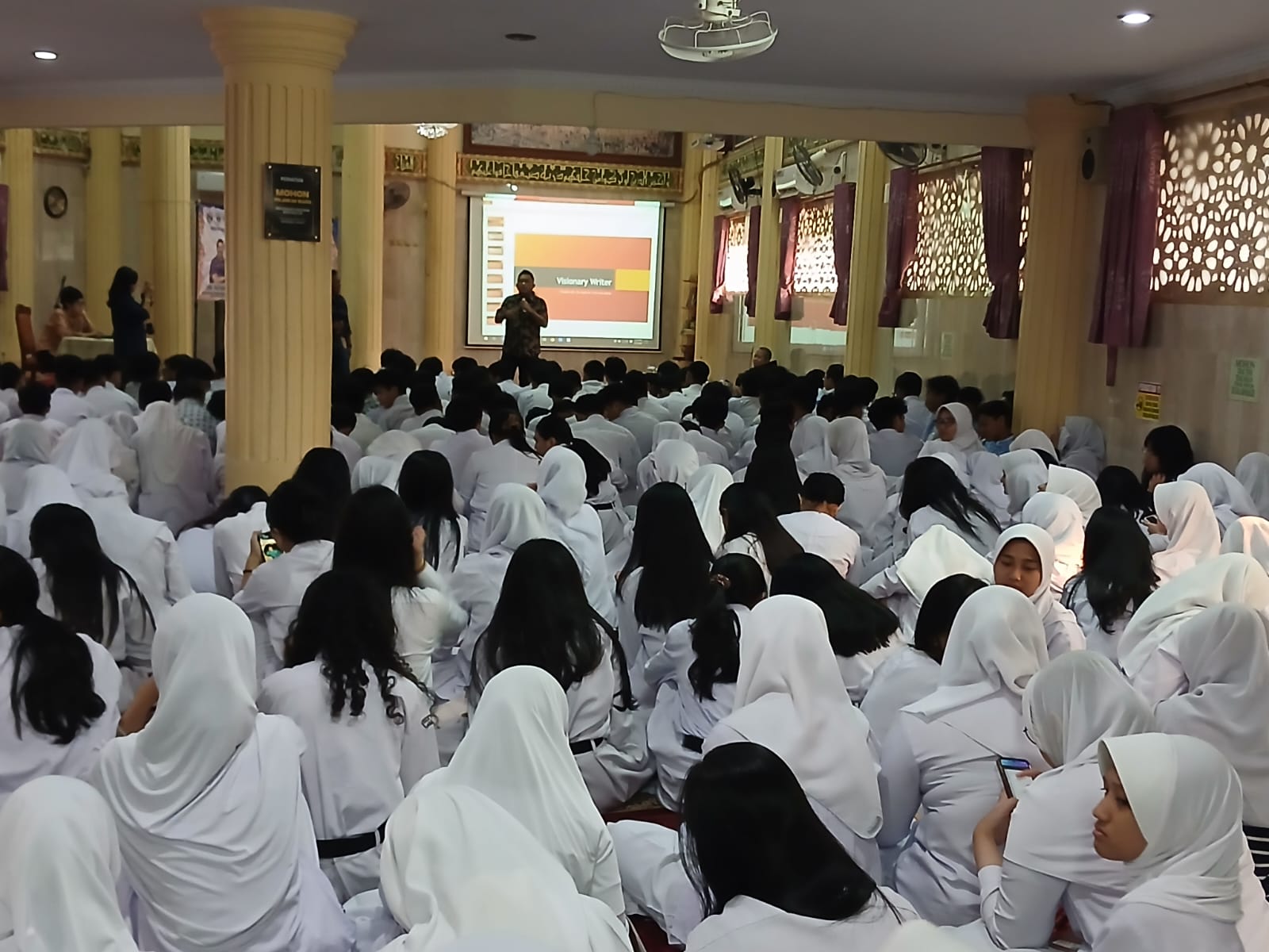 Dari Takut Menulis ke Mahir Literasi di Sekolah Menengah
