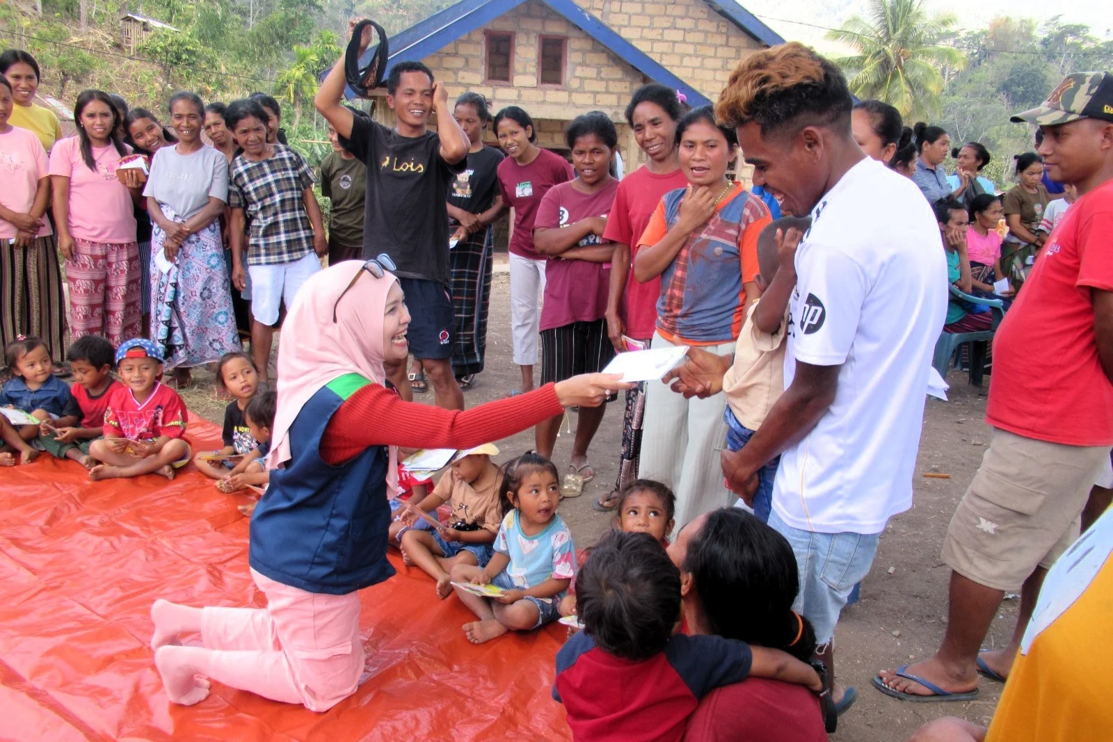 Tim Psikososial Perguruan Tinggi di Lapangan Gempa