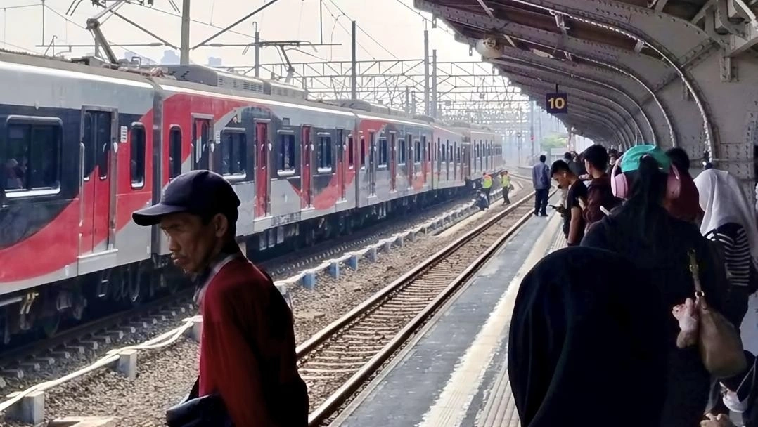 KRL Anjlok Dua Kali: Alarm Serius untuk Keselamatan Commuter Line