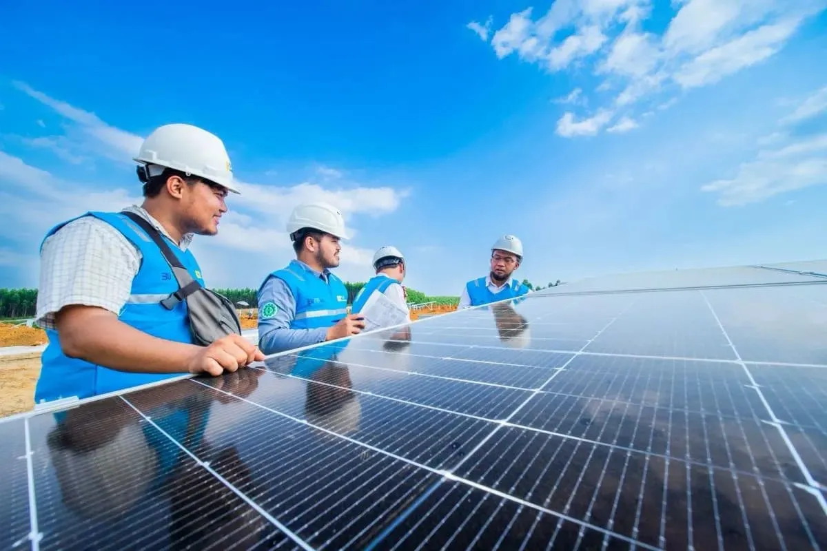 PLTS 100 GWp: Berani Akselerasi, Berani Hadapi Risiko