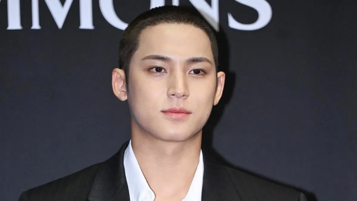 Buzzcut Jelang Wamil: Saat Gaya Rambut Pendek Mingyu Jadi Tren